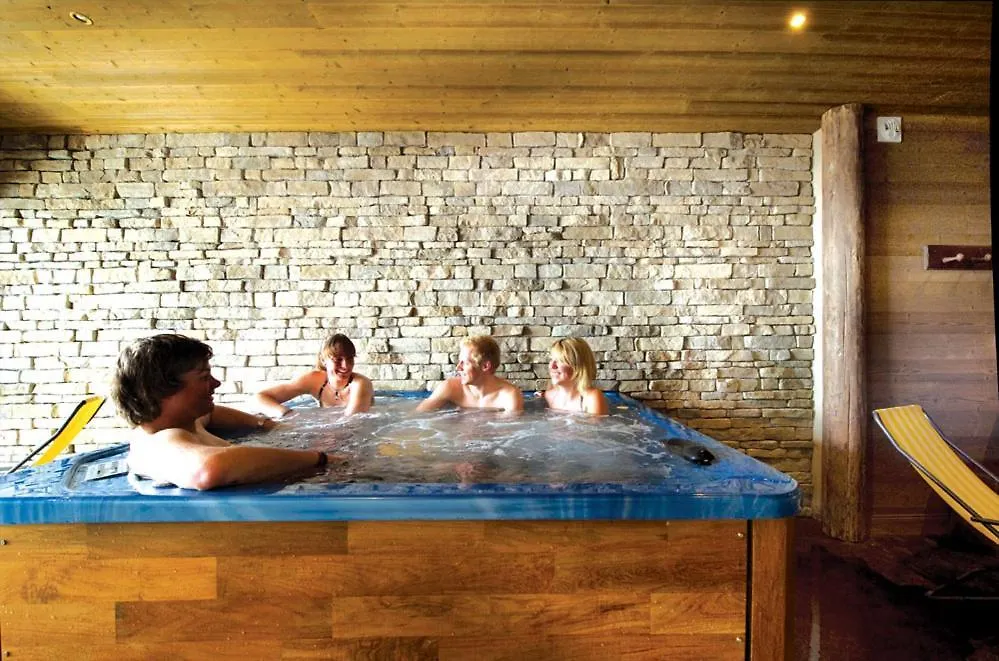 Chalet Hotel La Corniche Тинь