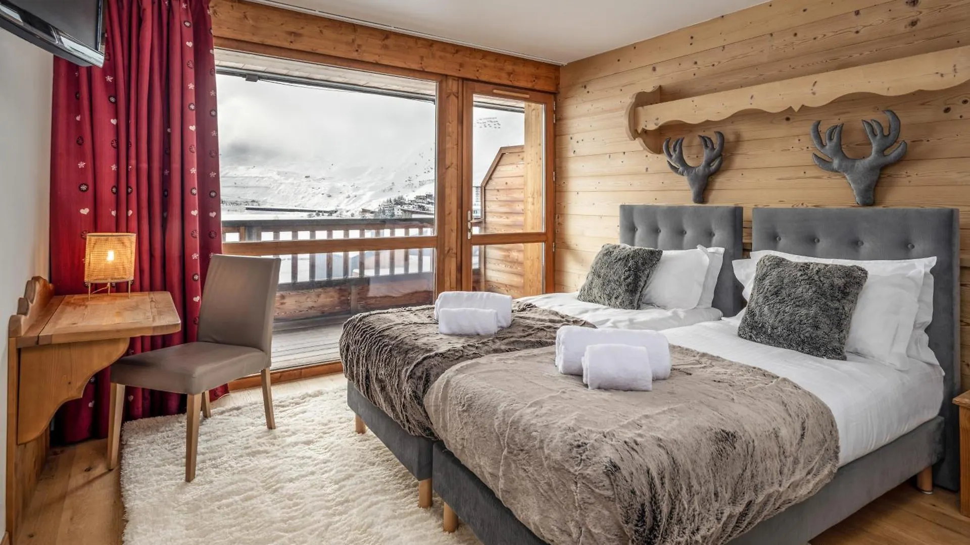 Chalet Hotel La Corniche Тинь