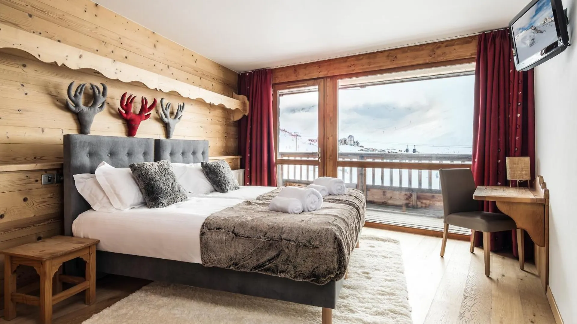 Chalet Hotel La Corniche Тинь